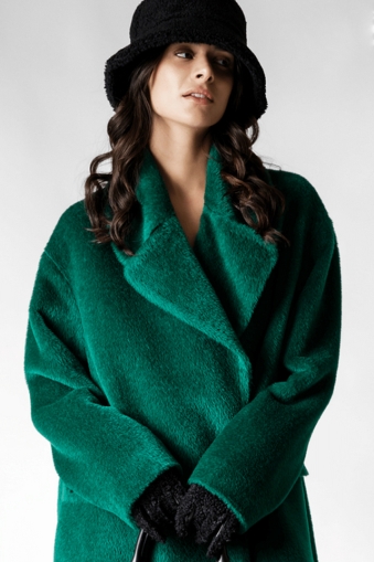 Winter hat made of fluffy material HatYou CP4287, Black