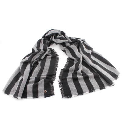 Дамски зимен шал Granadilla JG5349, Черен/Сребрист