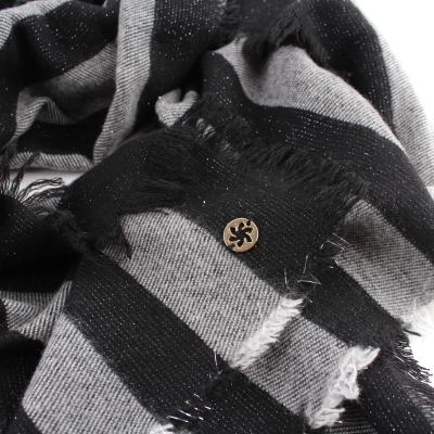 Дамски зимен шал Granadilla JG5349, Черен/Сребрист