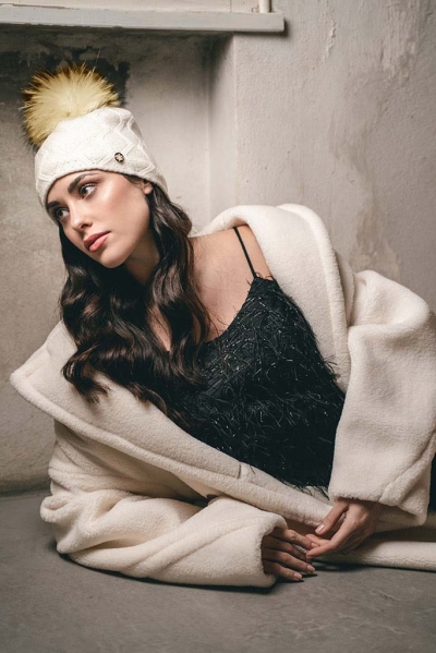 Ladies' knitted hat with natural pompom JG5748, Ecru