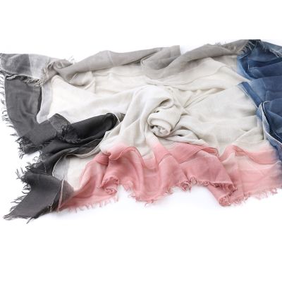 Women's scarf with gradient colors Granadilla, 140×145 cm | Beige