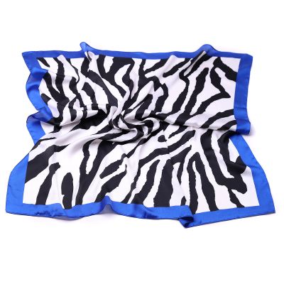 Квадратен дамски шал тип фишу HatYou, 69 × 69 см | Зебра със син кант