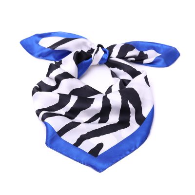 Квадратен дамски шал тип фишу HatYou, 69 × 69 см | Зебра със син кант