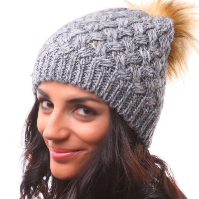 плетена шапка с понпон с вълна и алпака